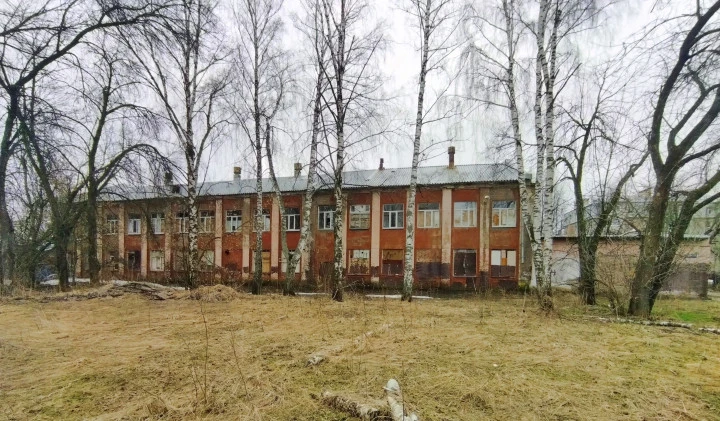 Здание бывш. больницы,  площадью 1928 кв. м, земельный участок, площадью 8721 кв. м, движимое имущество: г. Ярославль, ул. 8 Марта, д. 5